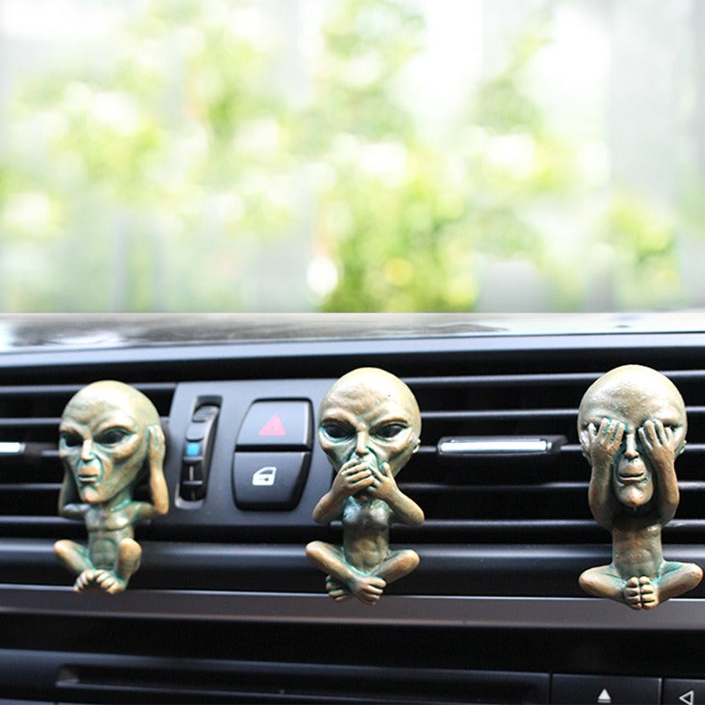 Alien aromatherapy clip decoration resin car air conditioning vent aromatherapy clip decoration