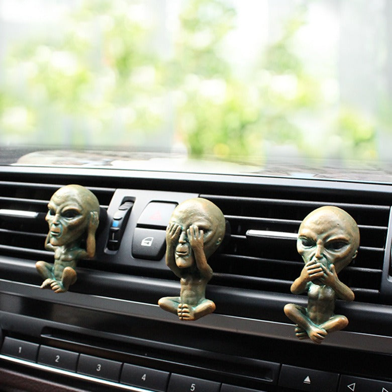 Alien aromatherapy clip decoration resin car air conditioning vent aromatherapy clip decoration