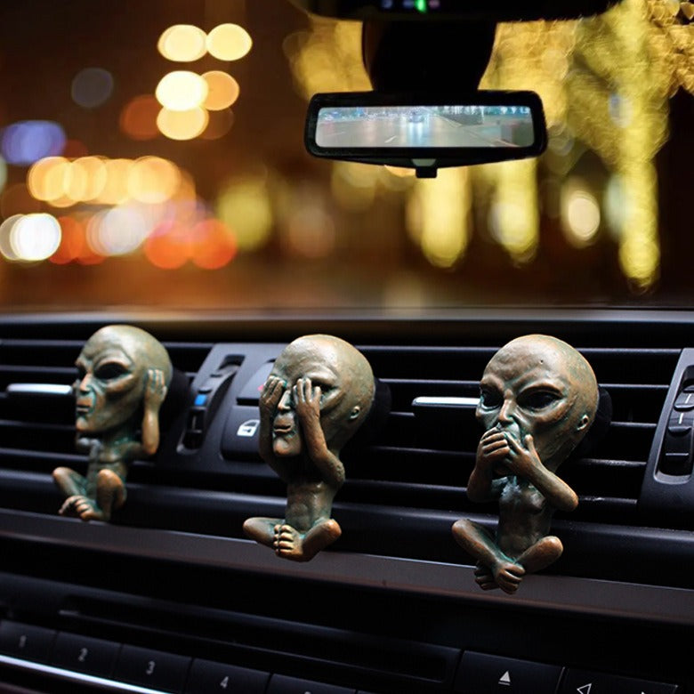 Alien aromatherapy clip decoration resin car air conditioning vent aromatherapy clip decoration